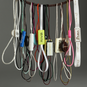 New Design  Embossed Clothing Plastic Sealed Tag Rope